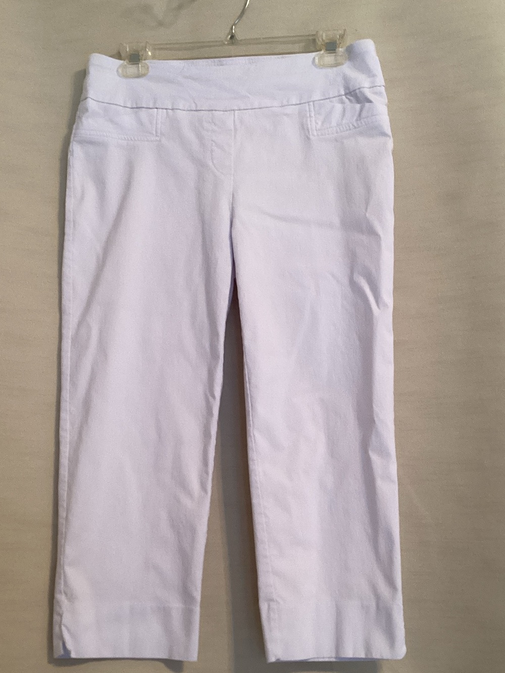 Classic White Pull-On Capri Pants for Women